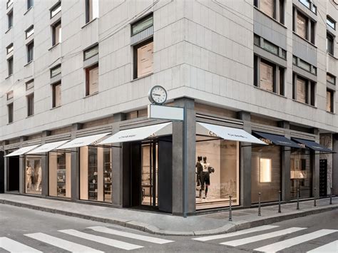 chanel beauty boutique milano|Chanel opens Italy's first 'twin' boutique in Milan's .